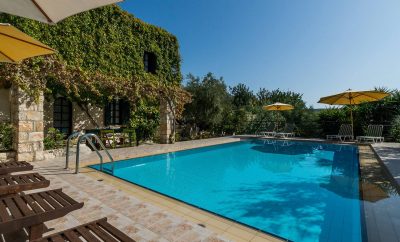 2 families in 2 houses together -village close to beaches